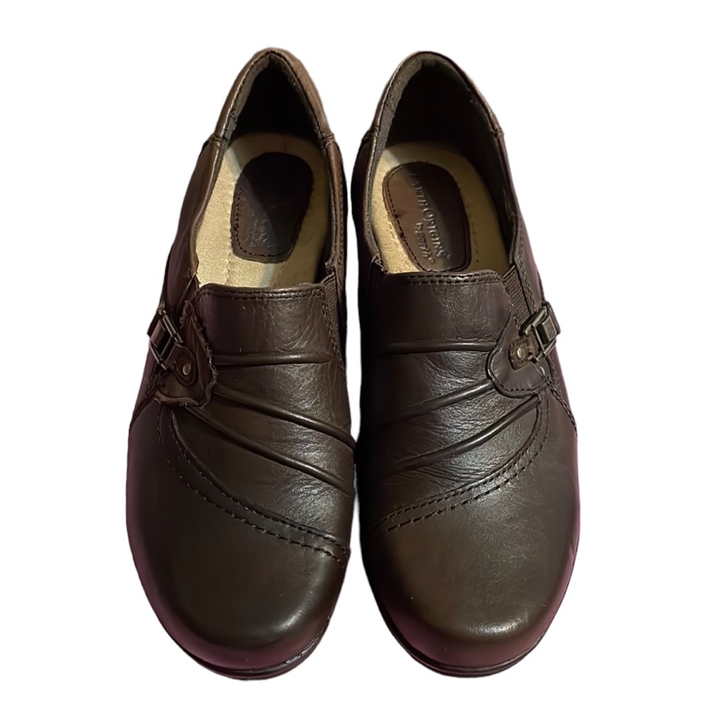 Earth Origins women’s brown leather shoes w/ memory foam. 1.5” block heel size 8